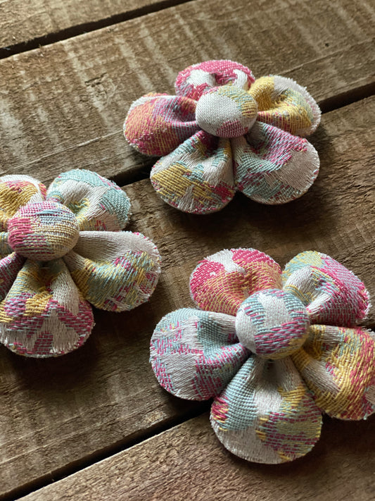 Riddle Confetti Cake Blossom Clip
